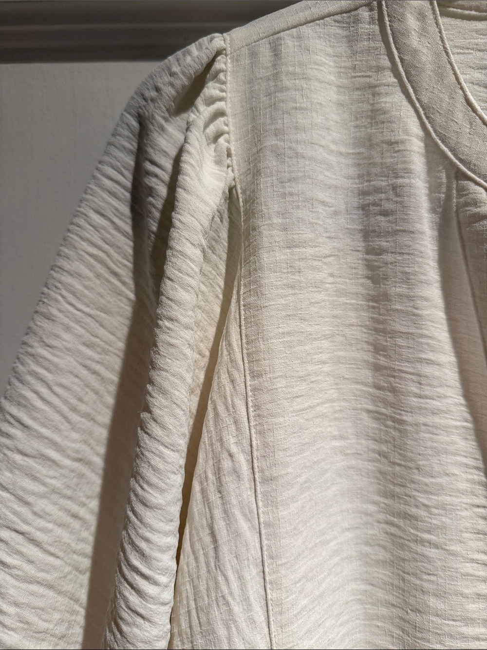 Brochu Walker White Button-Front V-Neck Puff Sleeve Top - Picture 5 of 5